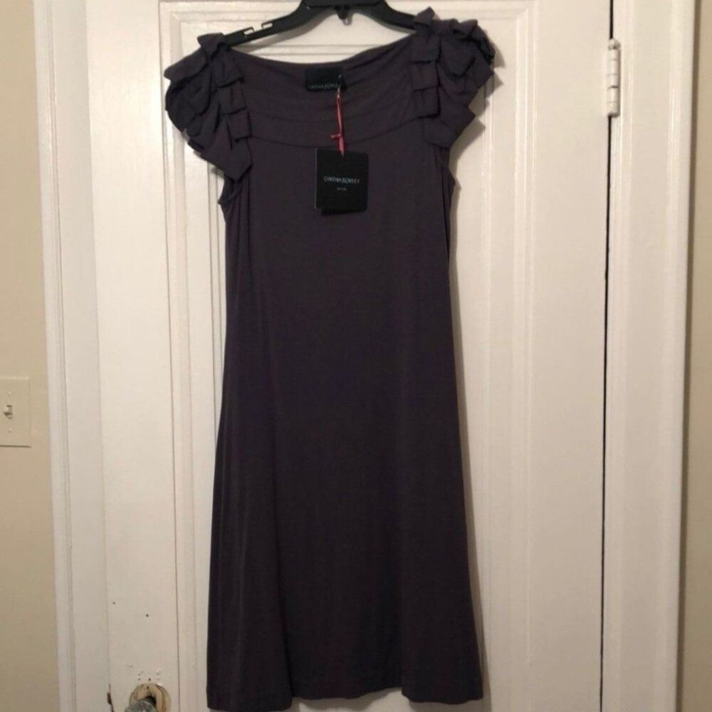Cute grey dress with shoulder design Cynthia Rowley
